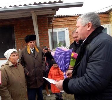 Жительницу хутора Северин поздравили с 90-летием